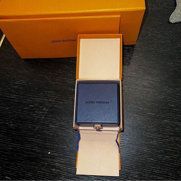 Louis Vuitton 18kt Rose Gold Monogram LV & Diamond earrings Authentic + Box - Picture 12 of 14